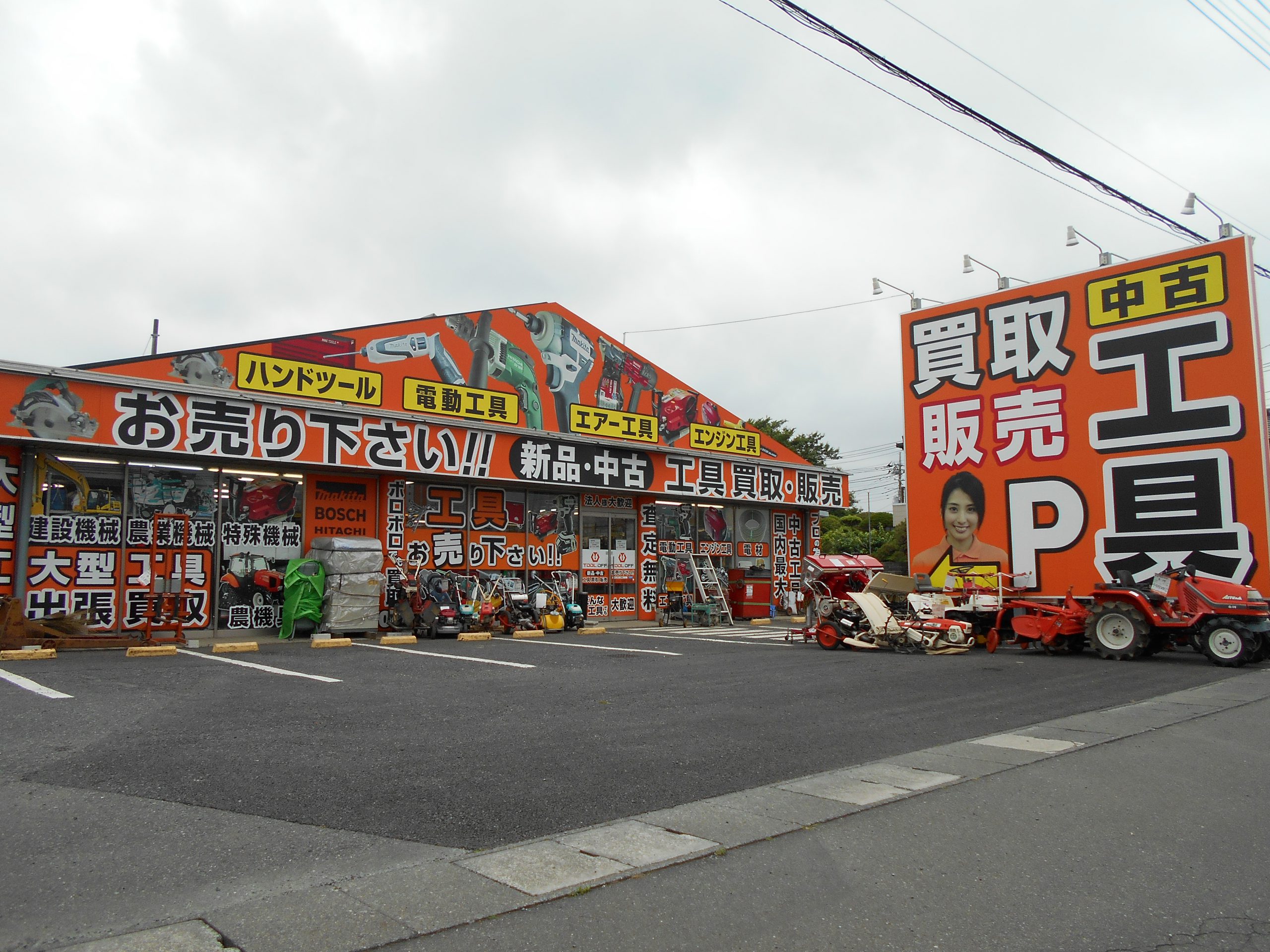 工具専門リユースショップの店舗スタッフ