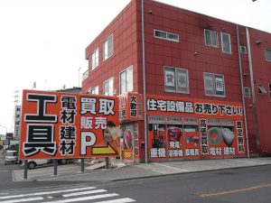 工具専門リユースショップの店舗スタッフ