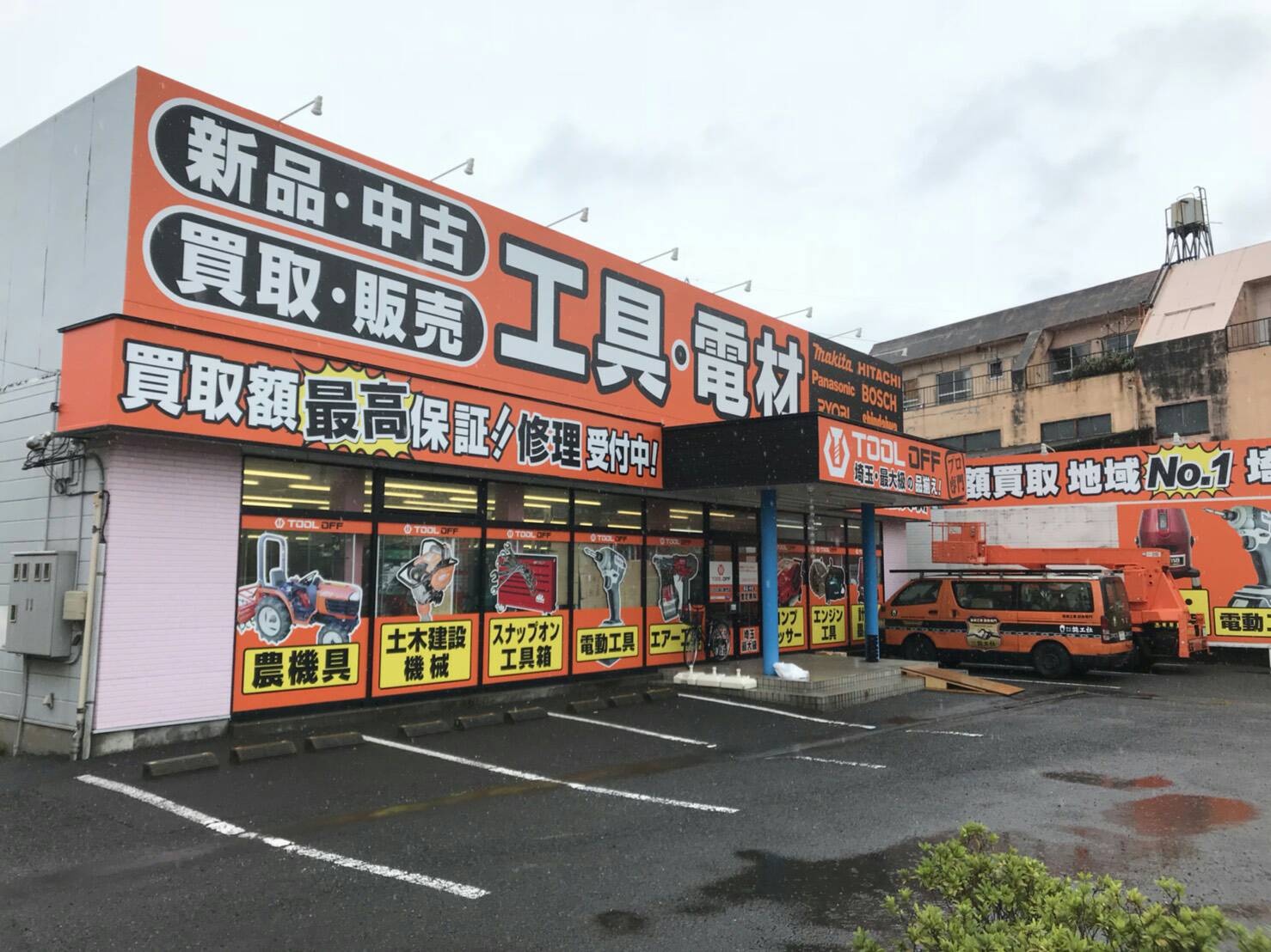 工具専門リユースショップの店舗スタッフ